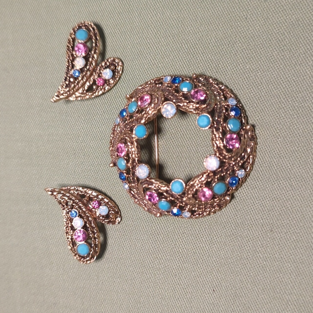 Vintage brooch and clip-on earrings SET